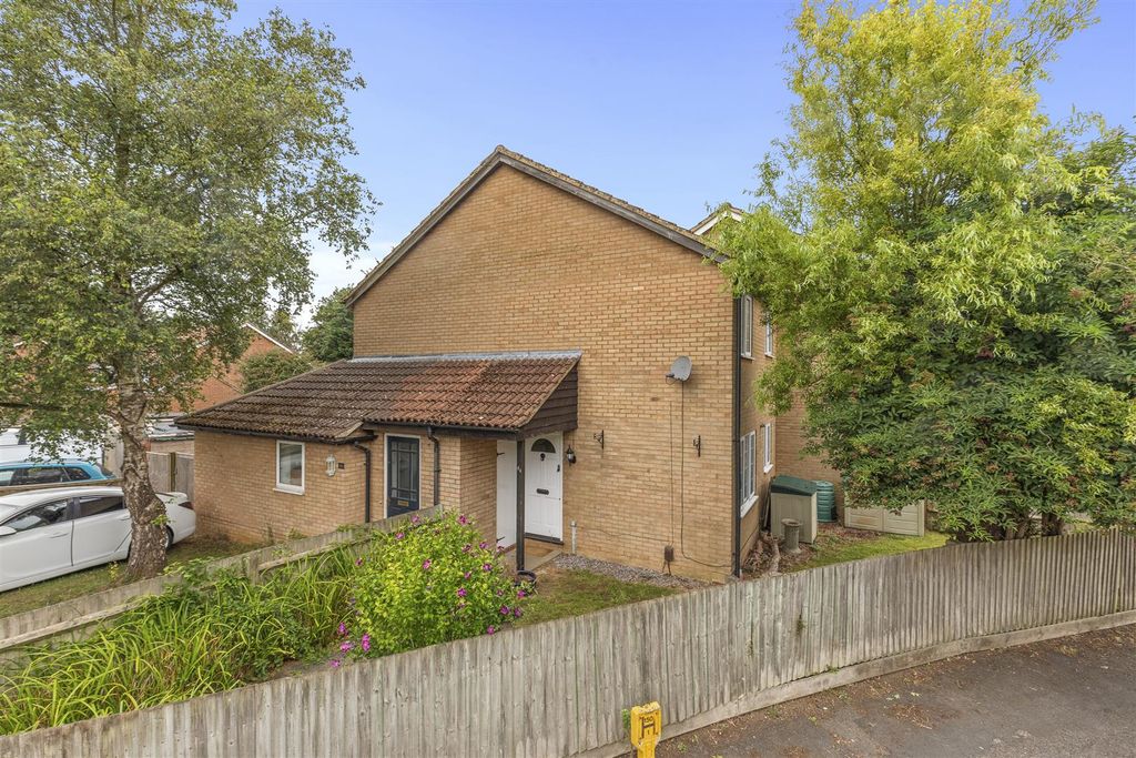 Property photo 1 of 13 64 Lansdowne Way, Hp11 1Tn-11.Jpg