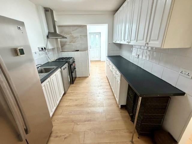 Property photo 3 of 14 Kitchen.Jpg