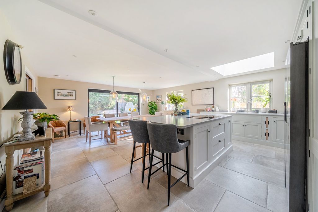 Property photo 2 of 28 Picture No. 20