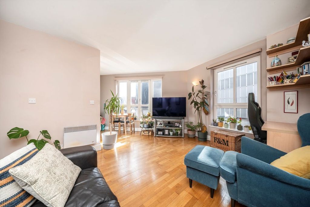 Property photo 3 of 6