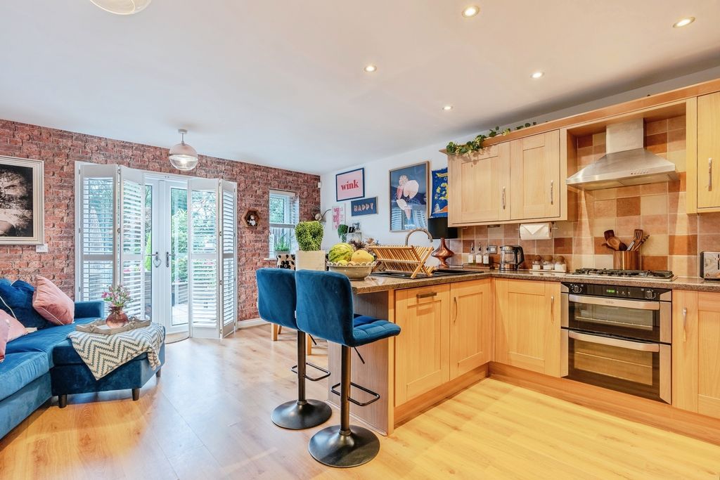 Property photo 2 of 31 Pbox-Img.Jpg