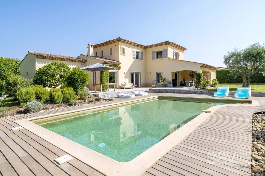 Property photo 1 of 17 A Stunning Villa Within A Quiet Location