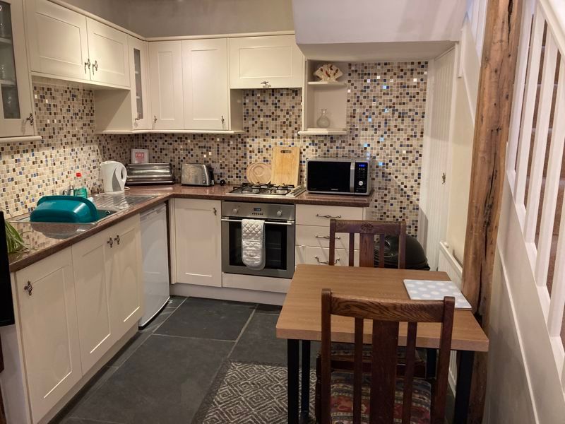 Property photo 3 of 9 Kitchen