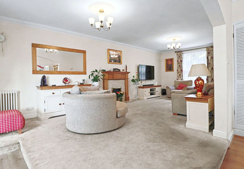 Property photo 2 of 25