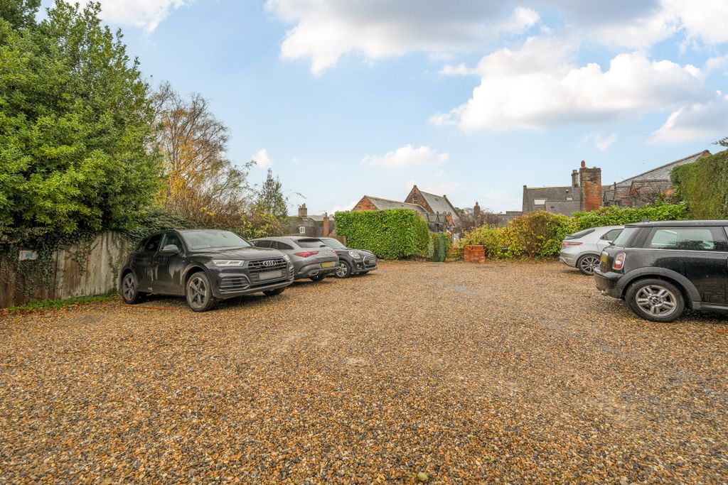 Property photo 2 of 12 137603926911d52601763