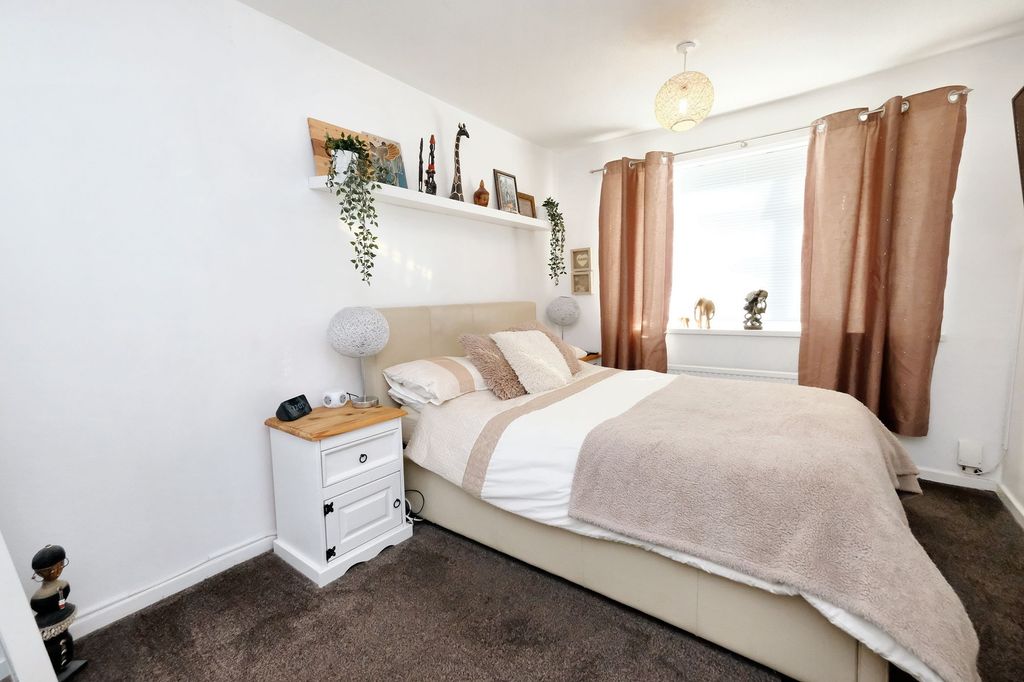 Property photo 2 of 21