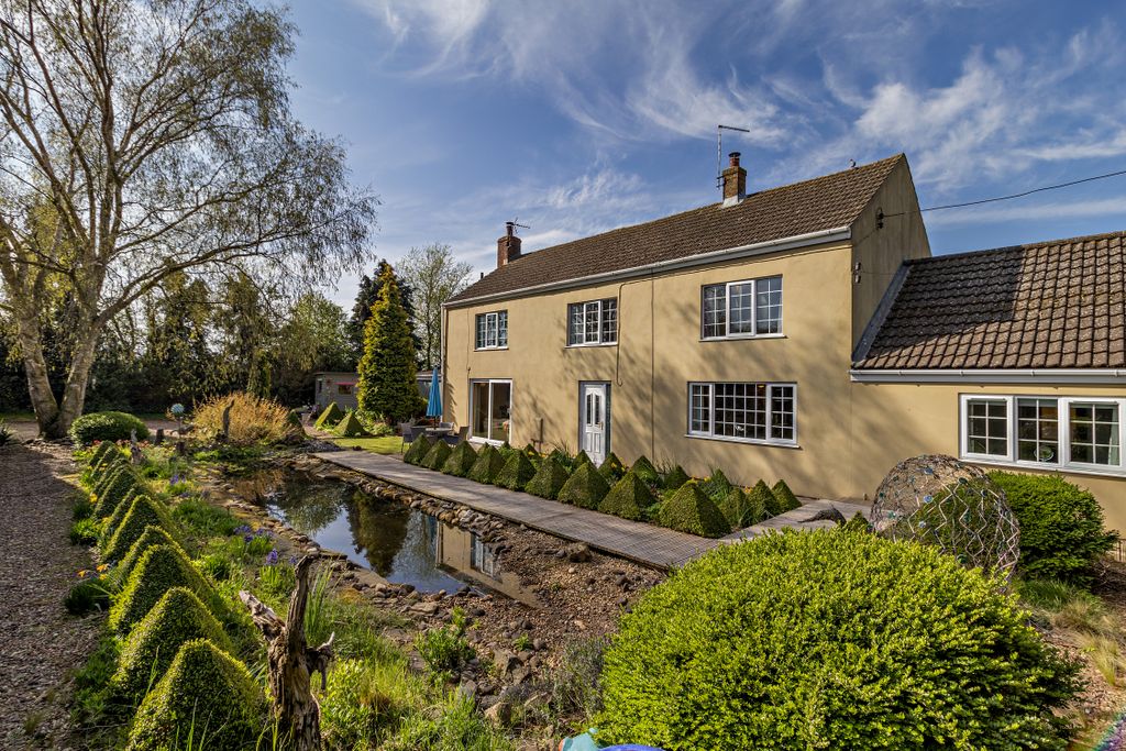 Property photo 1 of 38 E5Db52771118090926cc4536F6Afe701c18Eb078.Jpg