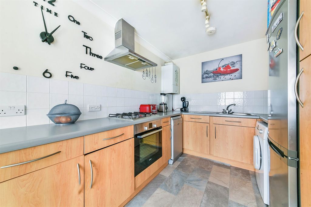 Property photo 2 of 8