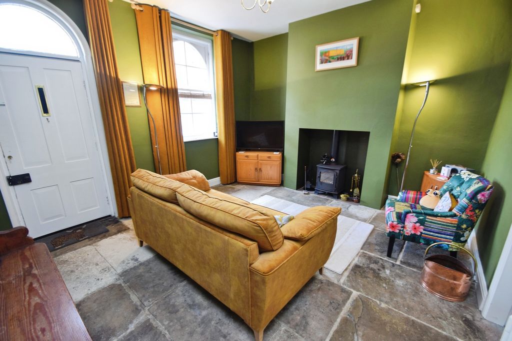 Property photo 2 of 10 d1F046E4-Lounge
