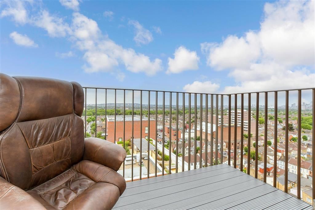Property photo 3 of 12 Balcony / Terrace