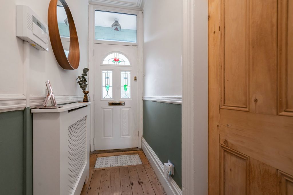 Property photo 2 of 34