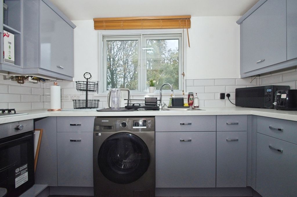 Property photo 3 of 17 Kitchen