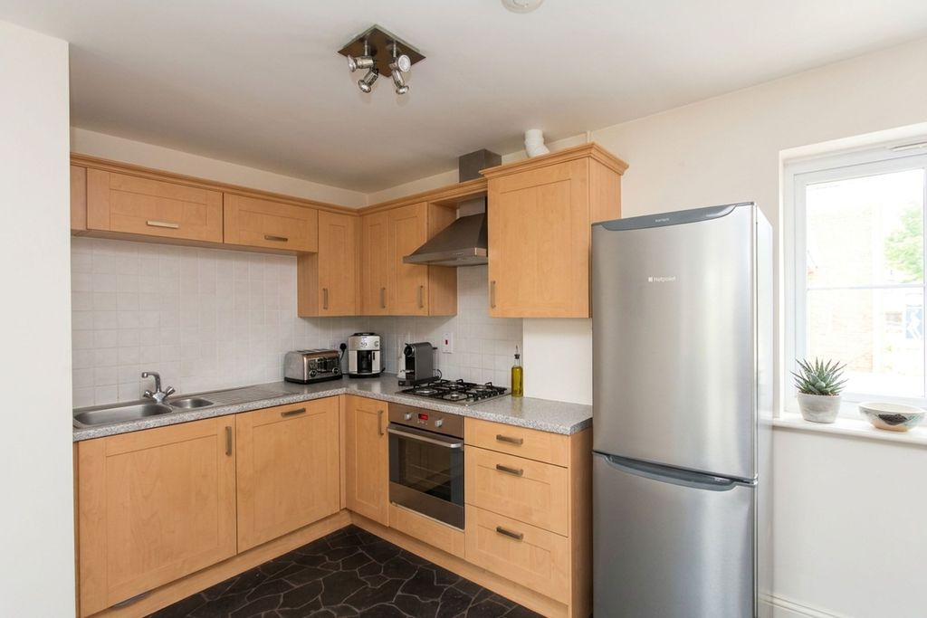 Property photo 3 of 7 Kitchen