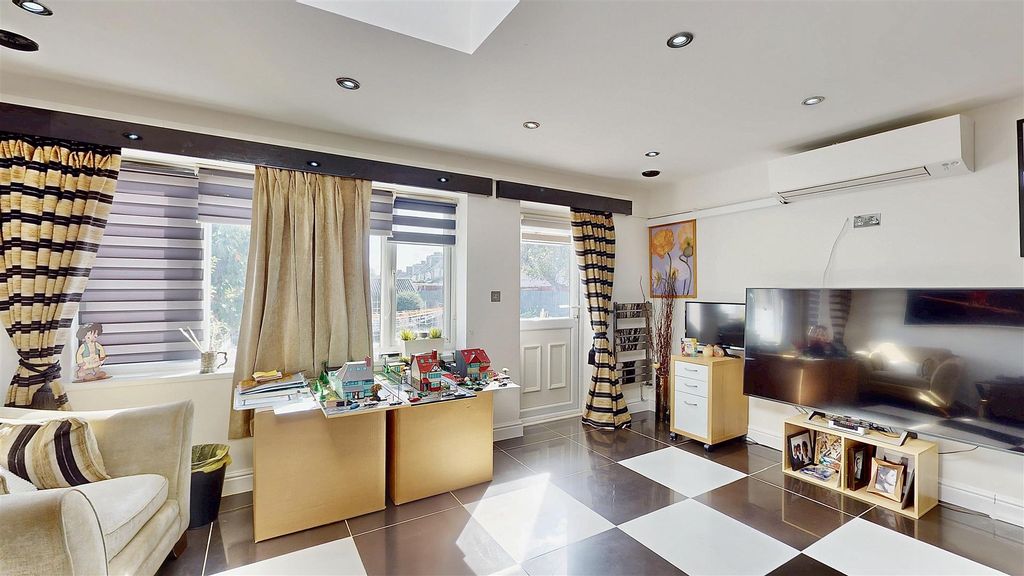 Property photo 2 of 17 Woodland-09292025_171812.Jpg