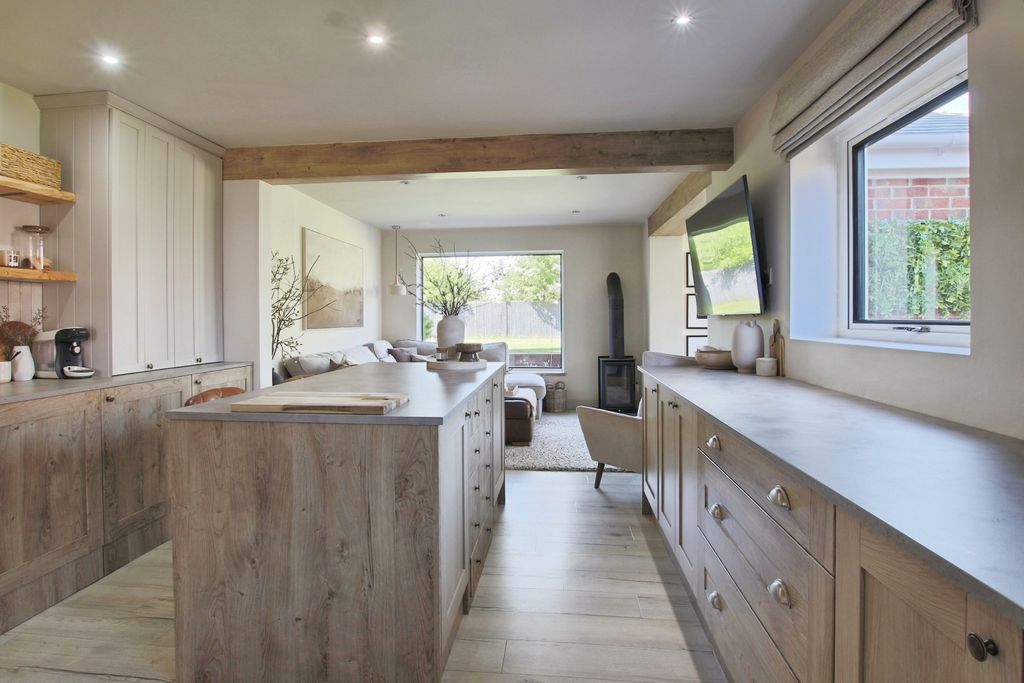 Property photo 2 of 31 4168314