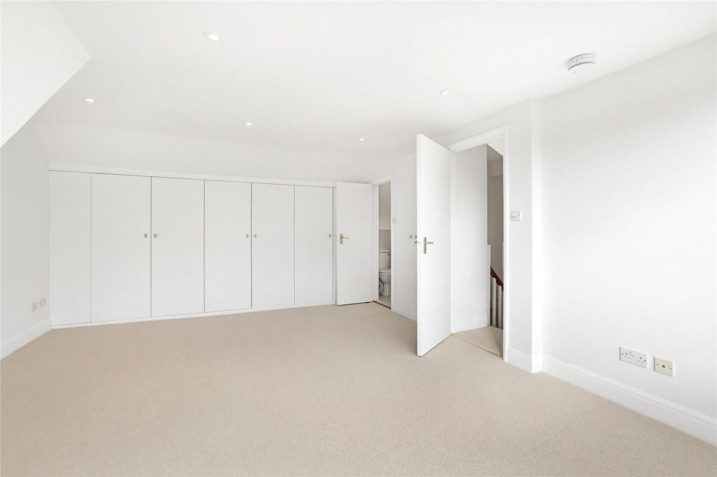 Property photo 3 of 17 Picture No. 12