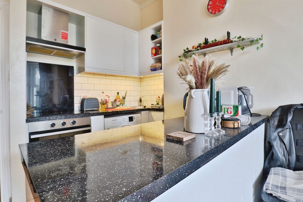 Property photo 3 of 20