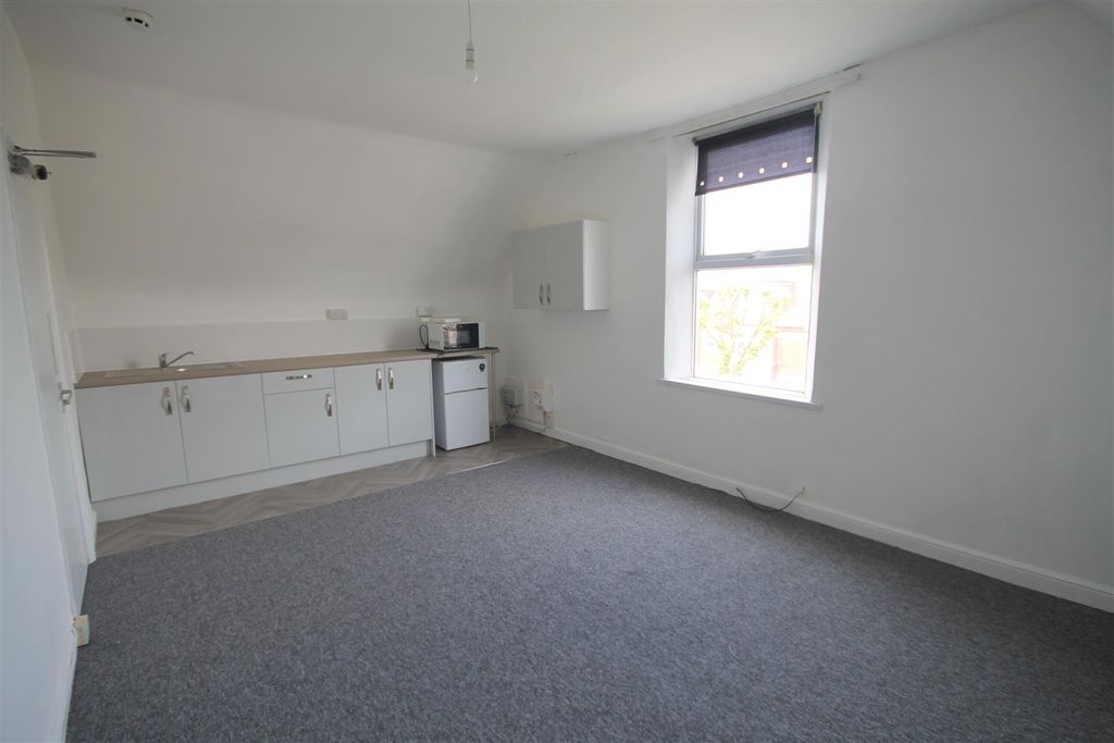 Property photo 2 of 8 i.Jpg