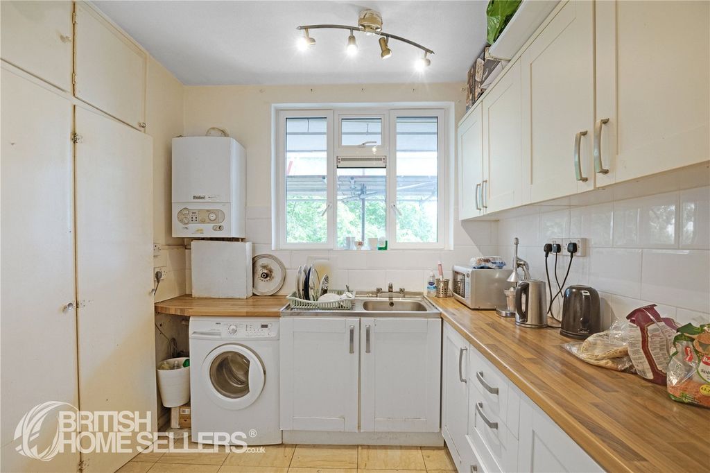 Property photo 2 of 15 Picture No. 16