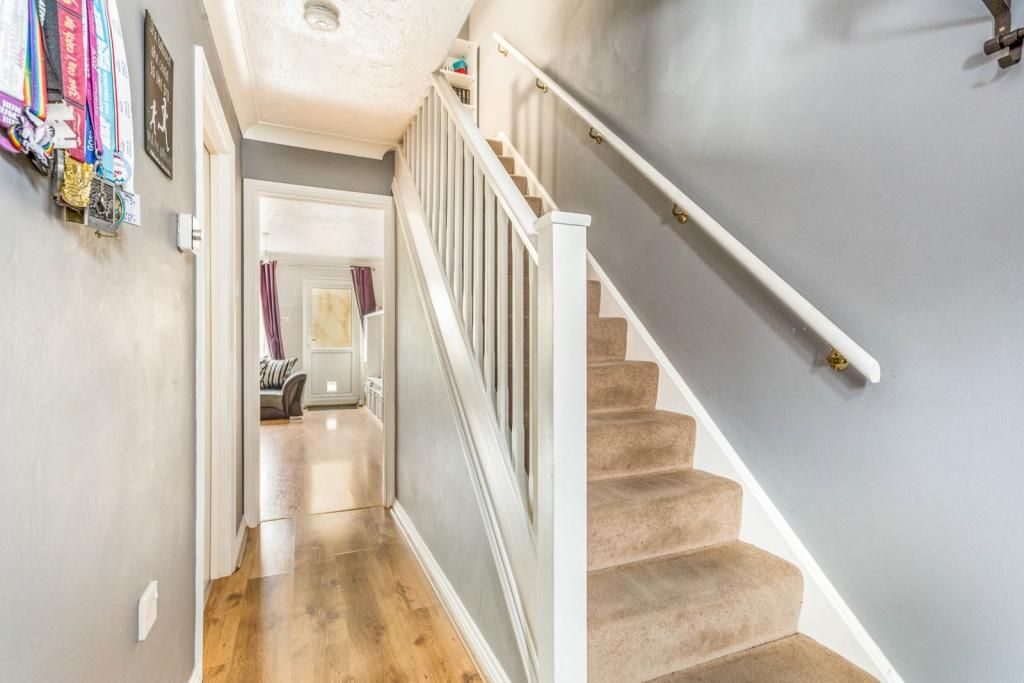 Property photo 2 of 8 Hallway