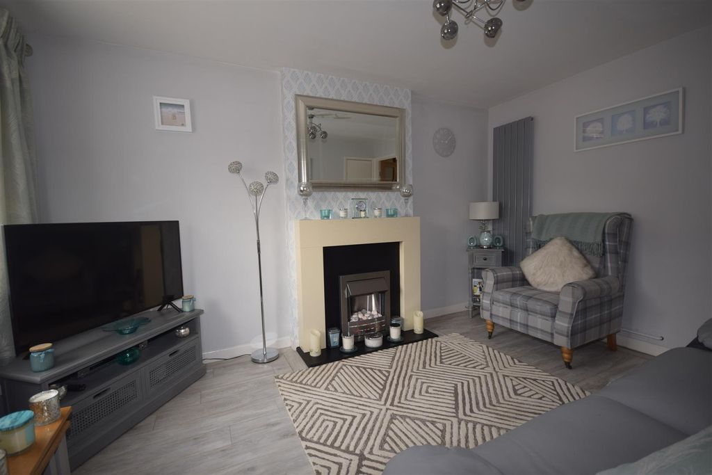 Property photo 3 of 13 Lounge