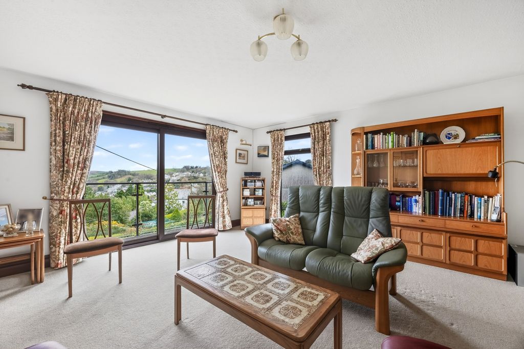 Property photo 3 of 26 Pbox-Img.Jpg