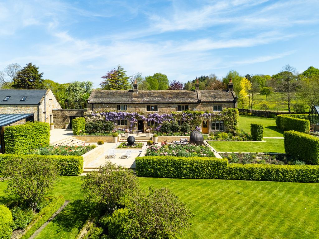 Property photo 1 of 52