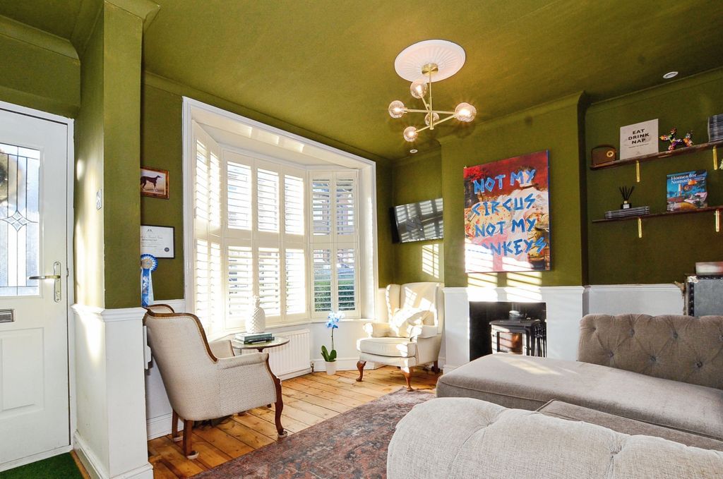 Property photo 3 of 19