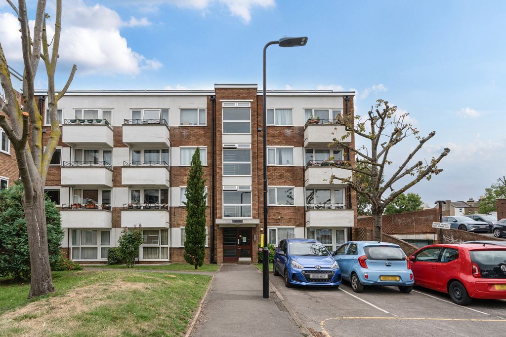 Property photo 2 of 21 1335566-8-689487A...