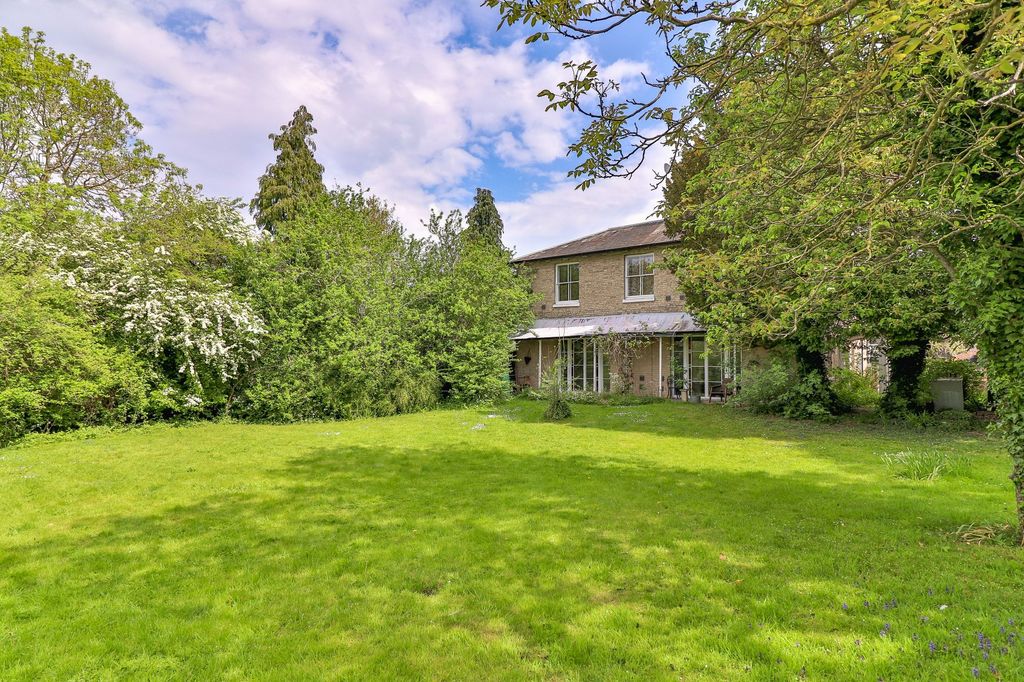 Property photo 2 of 26