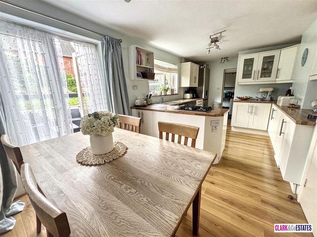 Property photo 2 of 18 Kitchen