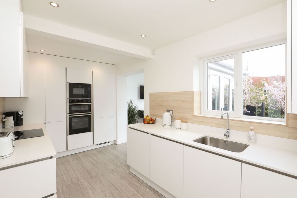 Property photo 2 of 26