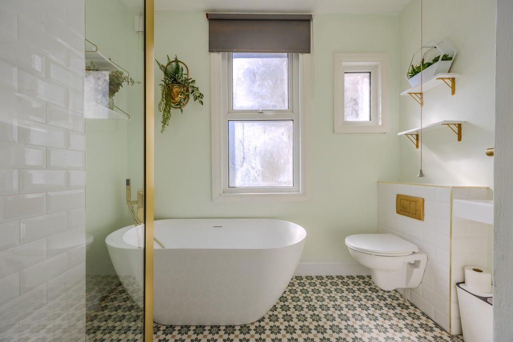 Property photo 3 of 22 Bathroom