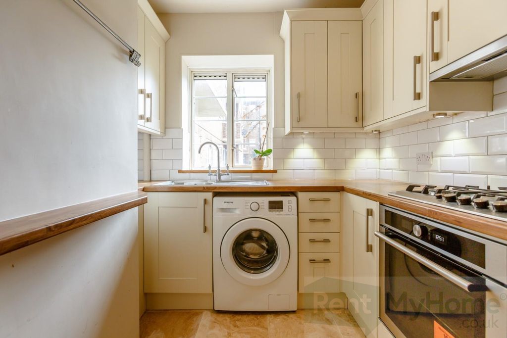 Property photo 3 of 23 8361638-Interior03.Jpg