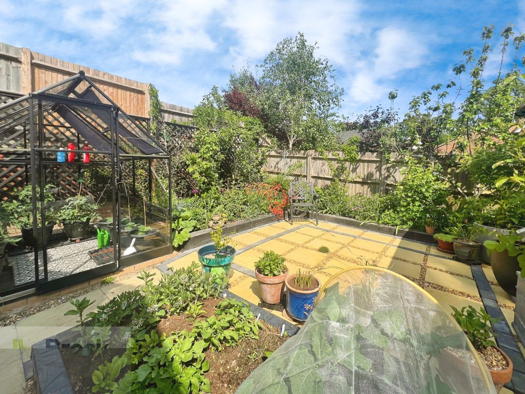 Property photo 3 of 20 Garden)