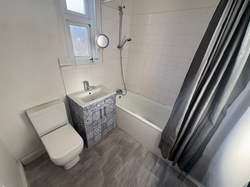 Property photo 3 of 8 Img_3630