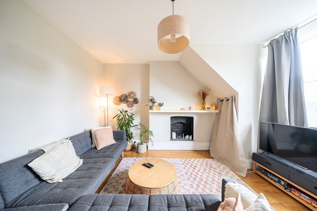 Property photo 2 of 9 1464393-12-6A0Dae...