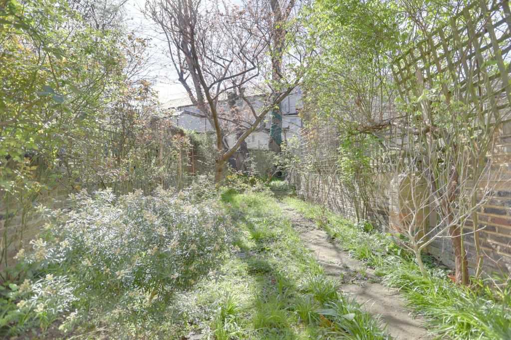 Property photo 2 of 8 7