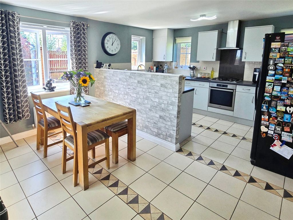 Property photo 2 of 20 Dining Kitchen