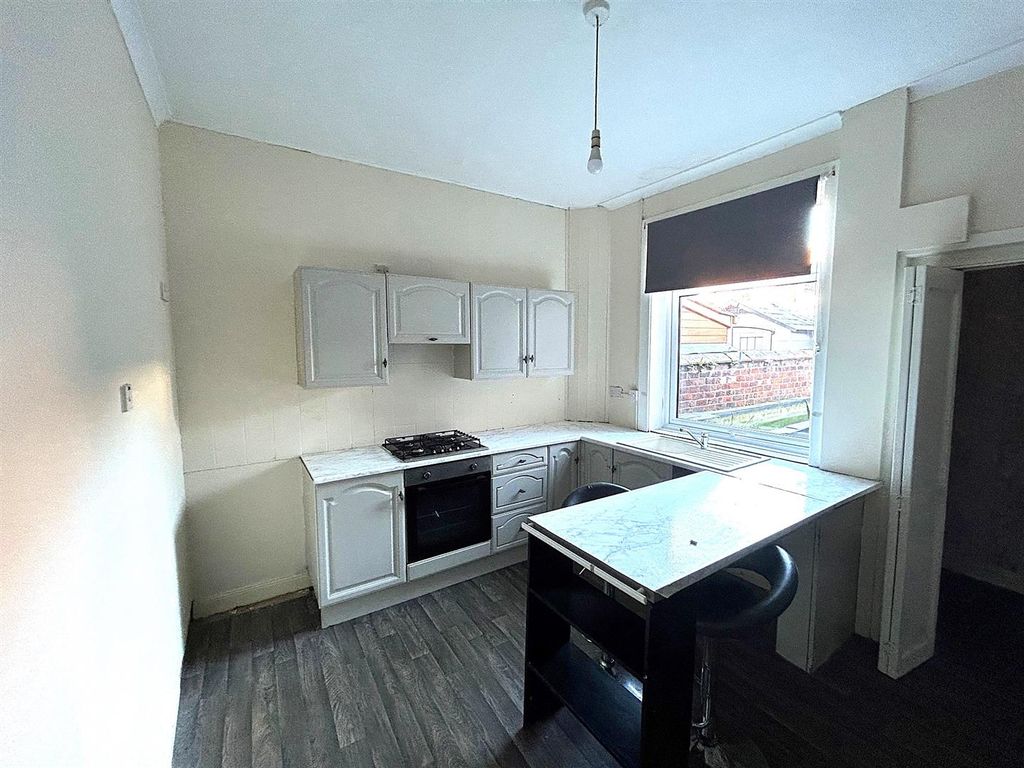 Property photo 3 of 7 Kitchen.Jpg