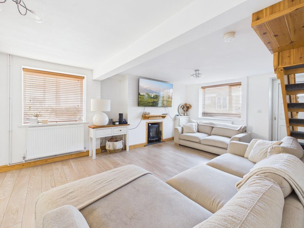 Property photo 3 of 11 Living Room