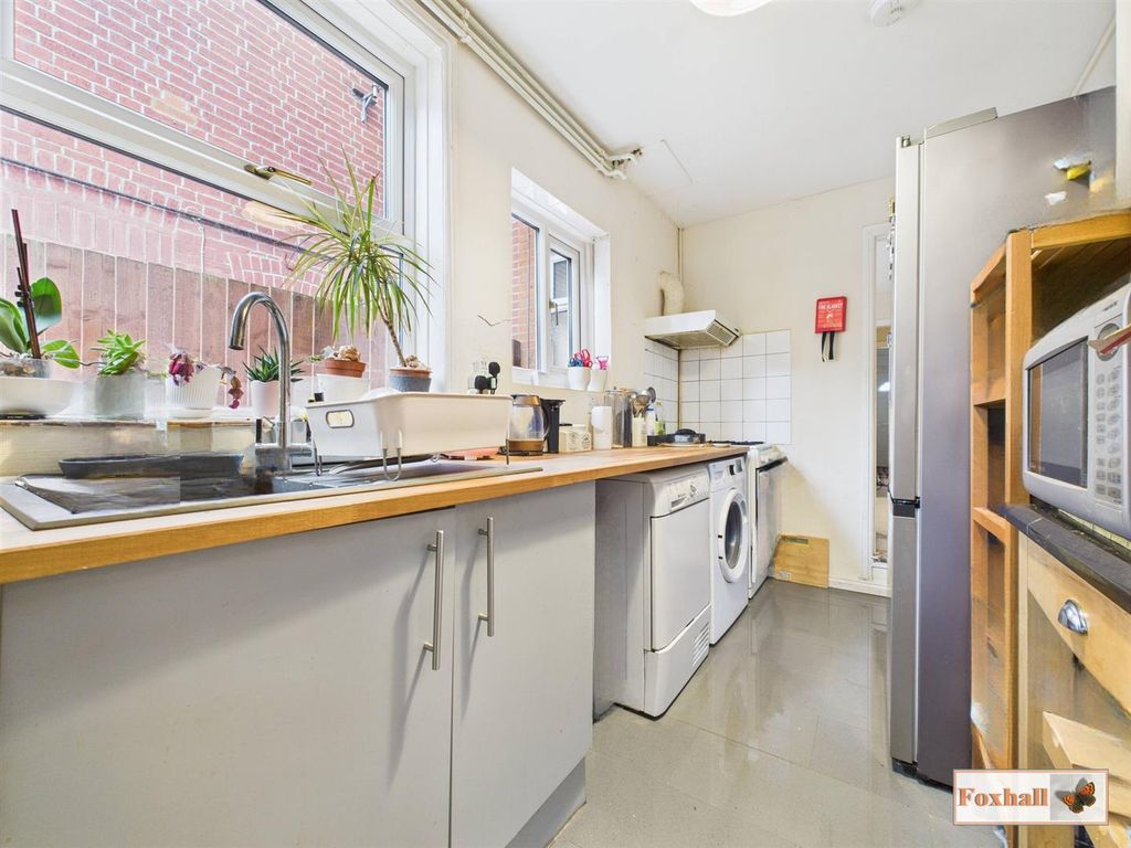 Property photo 3 of 14 Kitchen