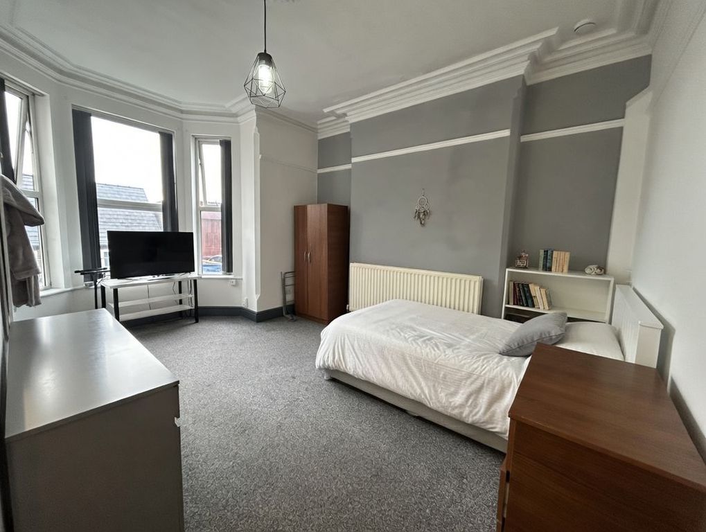 Property photo 1 of 8 Photo 9