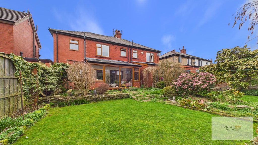 Property photo 2 of 33