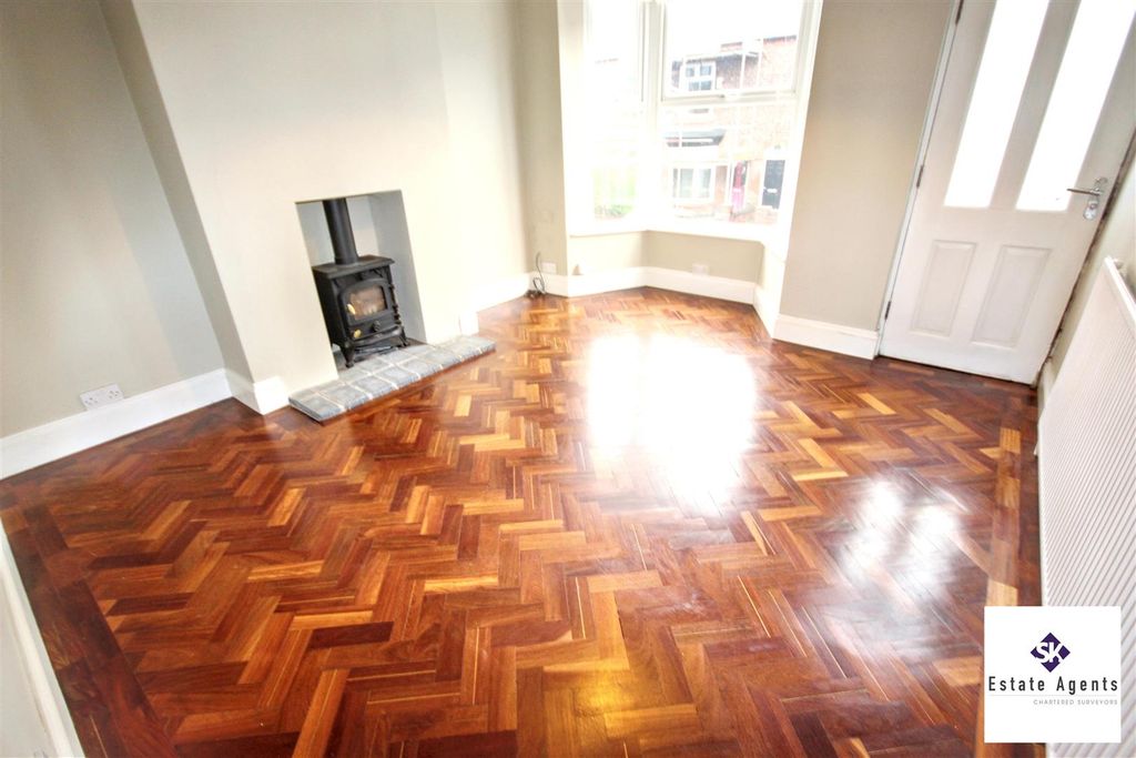 Property photo 2 of 15 Lounge