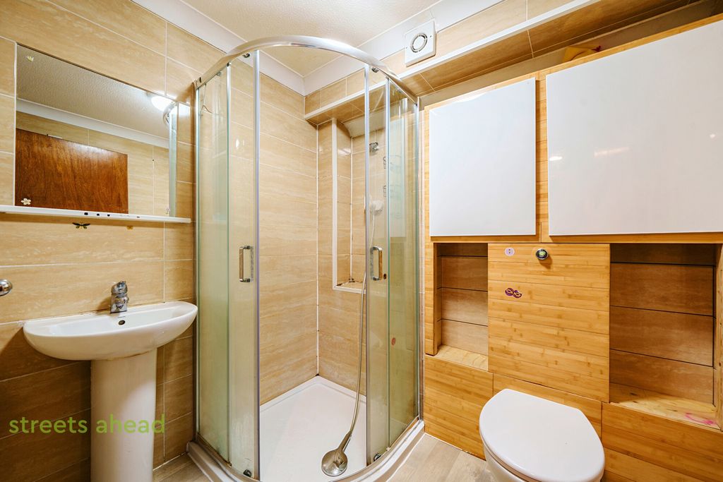 Property photo 3 of 11 53E125Bc-A57B-4A1...