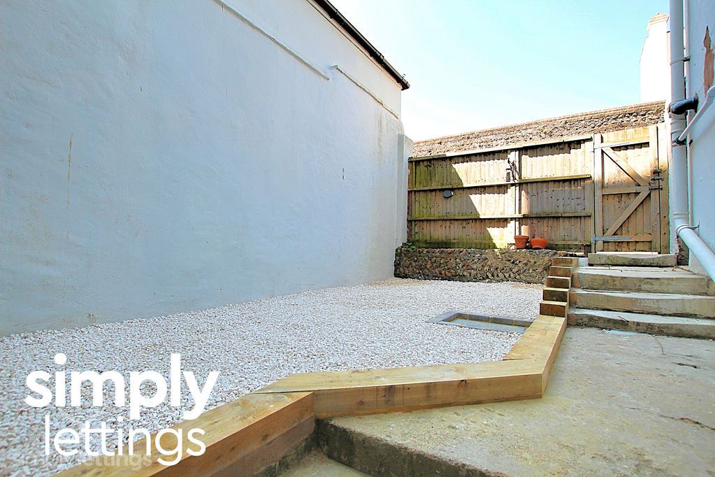 Property photo 2 of 6 Photo 6