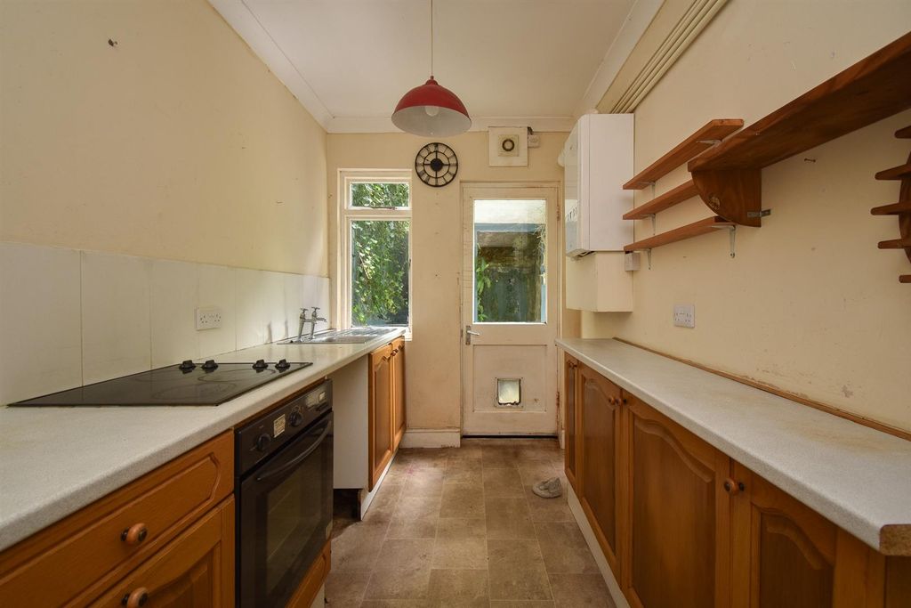Property photo 2 of 10 Kitchen