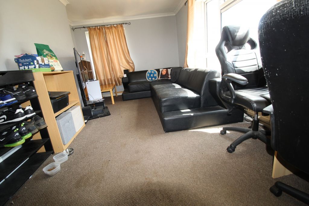 Property photo 3 of 11 Gallery