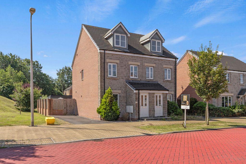 Property photo 1 of 32